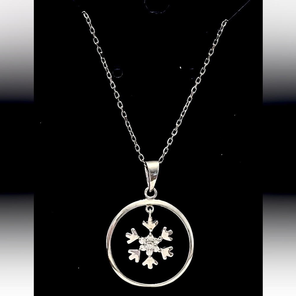 Signed JT Sterling Silver 925 Cubic Zirconia Snowflake Pendant Necklace